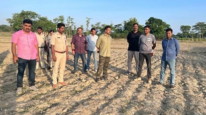Bihar : बिहार पुलिस और अपराधियों के बीच मुठभेड़; बमबाजी में 3 पुलिसकर्मी घायल, एनकांउटर में 2 अपराधियों की मौत Bihar: Encounter between Motihari police and criminal; policemen injured in bombing, police killed criminals