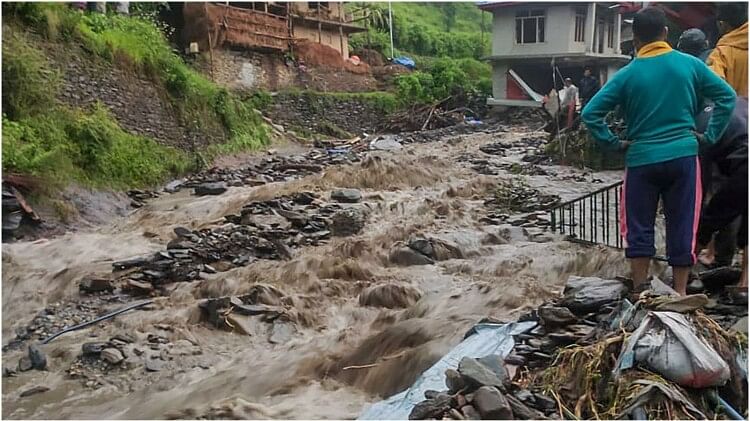 Weather Update Today: IMD Predicts Heavy Rainfall Alert in UP, MP, Rajasthan, Uttarakhand Rain News in Hindi