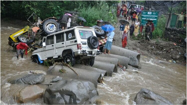 Weather Update Today: IMD Predicts Heavy Rainfall Alert in UP, MP, Rajasthan, Uttarakhand Rain News in Hindi