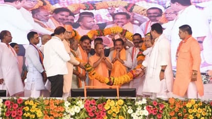 UP CM Yogi in Varanasi Today: Visited Kashi Vishwanath Temple, Address Public Meeting Mission 2024