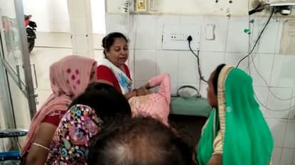 auto overturned in front of Mujariya police station in budaun