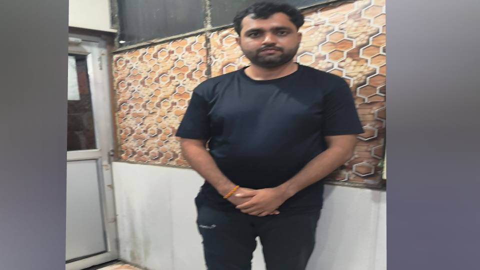 four man were caught who came to appear in place of others In UPSSSC VDO Exam in Agra