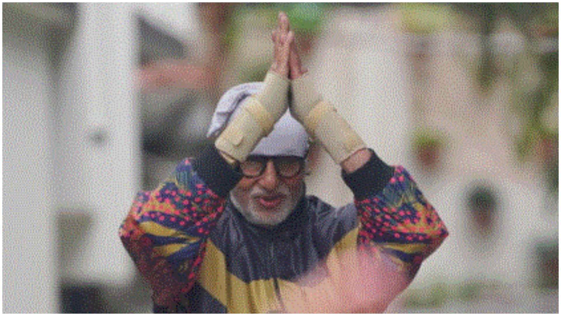 Amitabh Bachchan meets his fans in new avatar breaks long term  bare feet tradition Know all Details