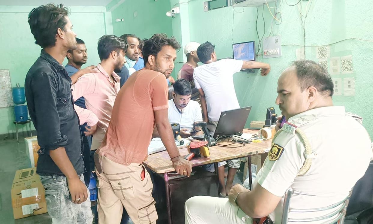 Bihar: Bike riding criminals looted seven lakhs from businessman in Vaishali, injured on protesting