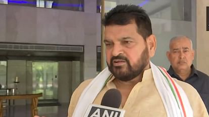 यौन शोषण मामला: कोर्ट में बोली दिल्ली पुलिस, निगरानी पैनल ने बृजभूषण सिंह को बरी नहीं किया sexual harassment case monitoring panel did not acquit former WFI chief says police
