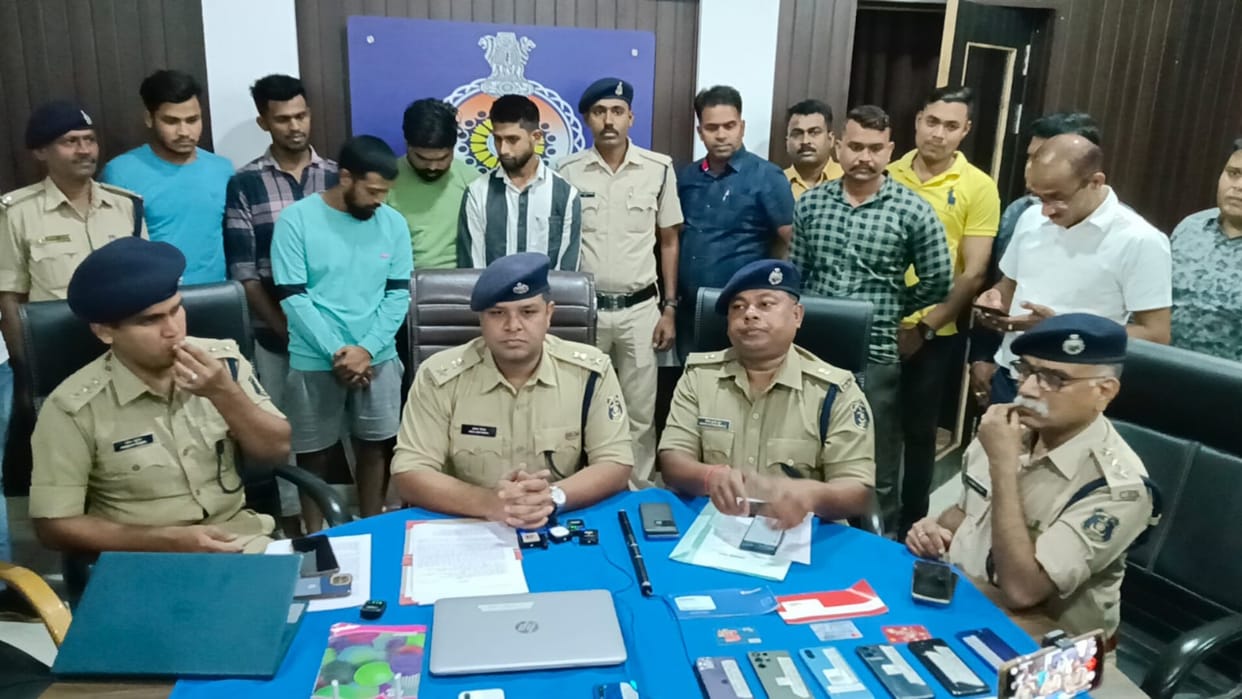 durg police arrested 18 bookies from Bhilai, Bilaspur and Visakhapatnam