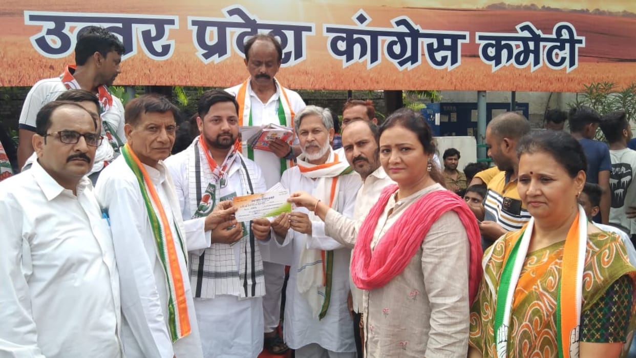 many leaders join Congress in Lucknow.