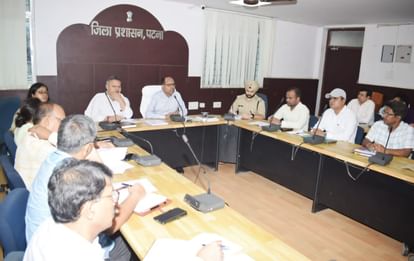 Bihar: Patna DM conducted surprise inspection, out of 301 government employees, 81 were found absent