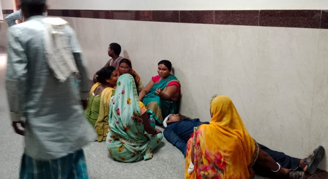 Due to non-availability of stretcher in Bettiah GMCH, relatives carried patient in lap to 5th floor
