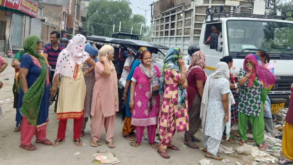 Women protest against overflowing sewers in Hisar