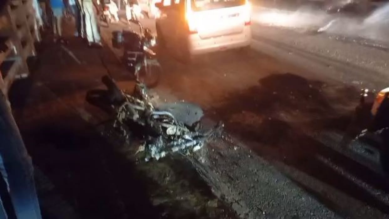 Youth burnt alive in collision between two bikes in Gangapur city