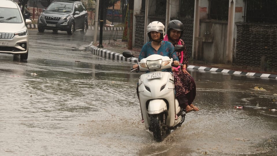 jammu kashmir Weather news: Rain continues temperature drops highway blocked due to landslide in Ramban