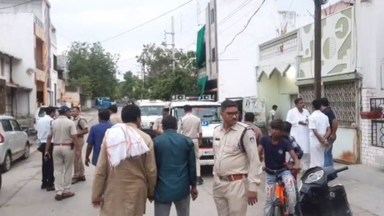 Khandwa Crime Throated body of temple servant found in Dharamshala murdered