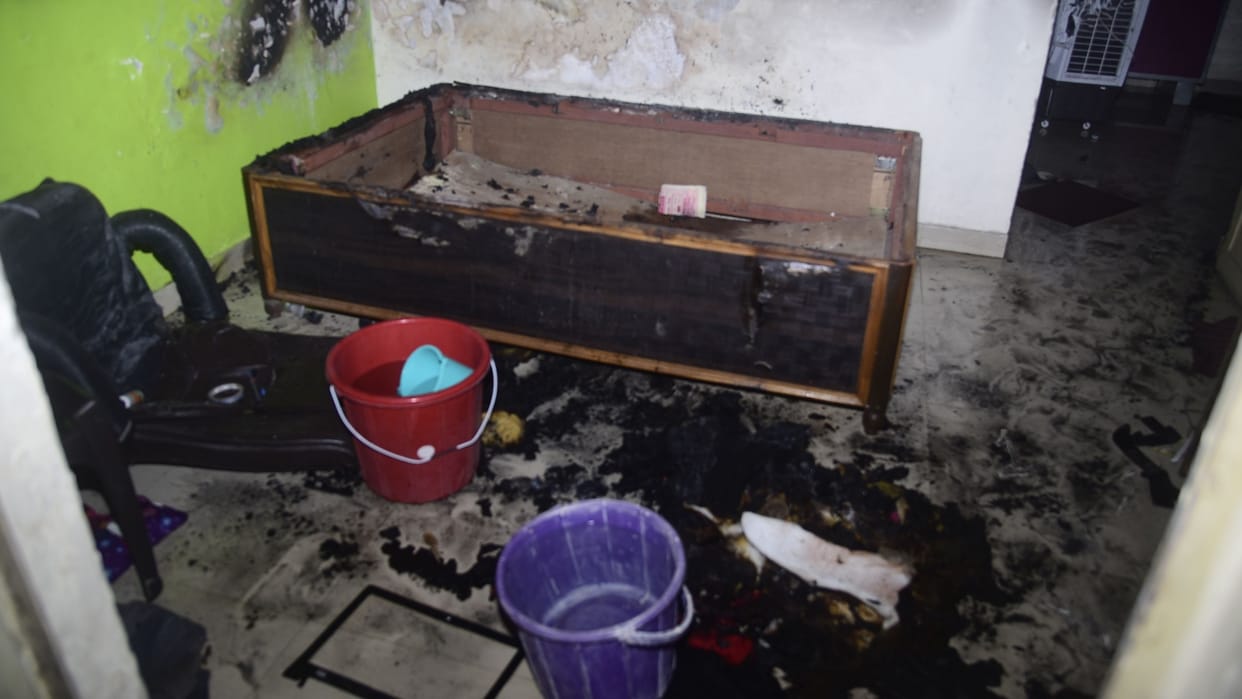 Goons beat a woman and set fire in house in Indira nagar in Lucknow.