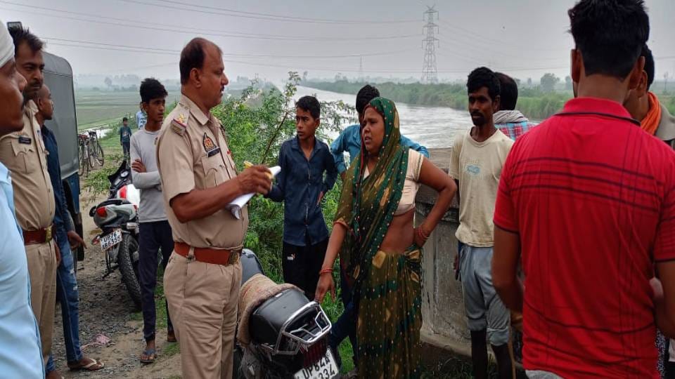 Divers are searching for woman who jumped into canal after calling her family members in Mainpuri