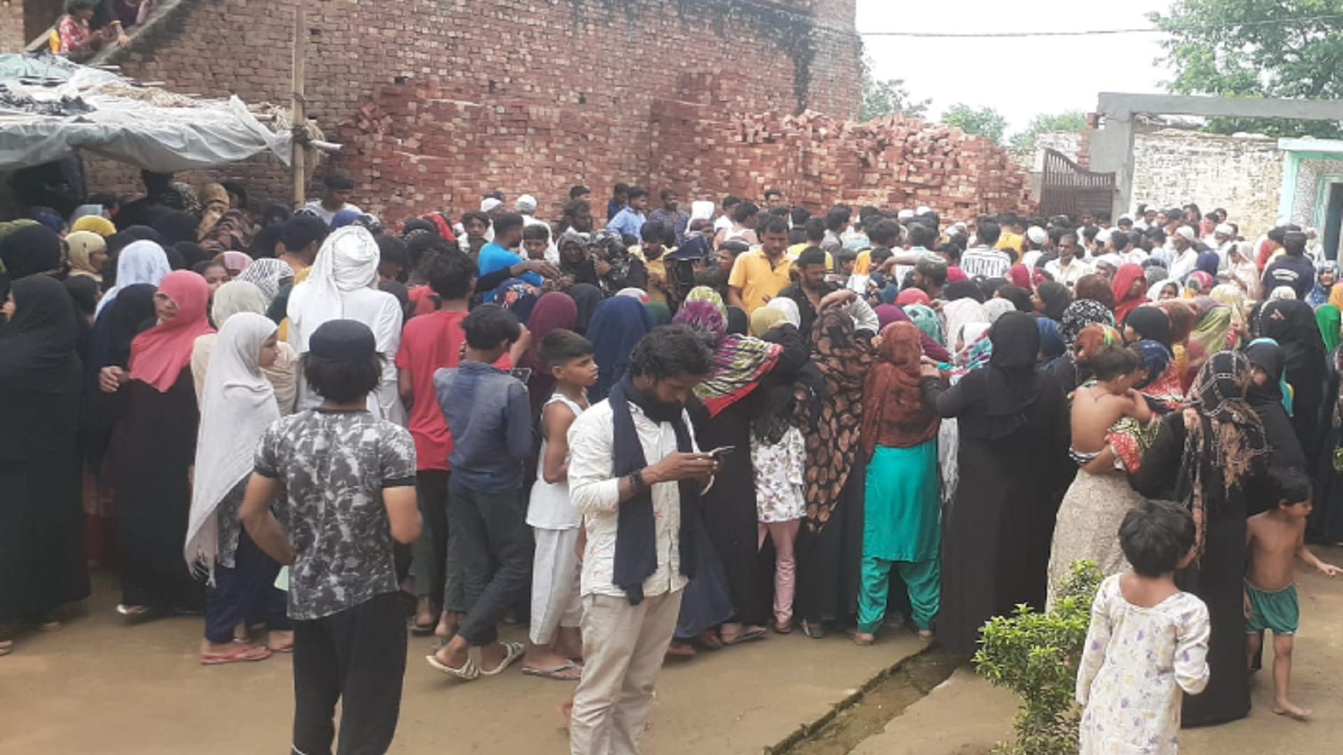 Muzaffarnagar: Three children died by drowning in pit in village, atmosphere of sorrow in family
