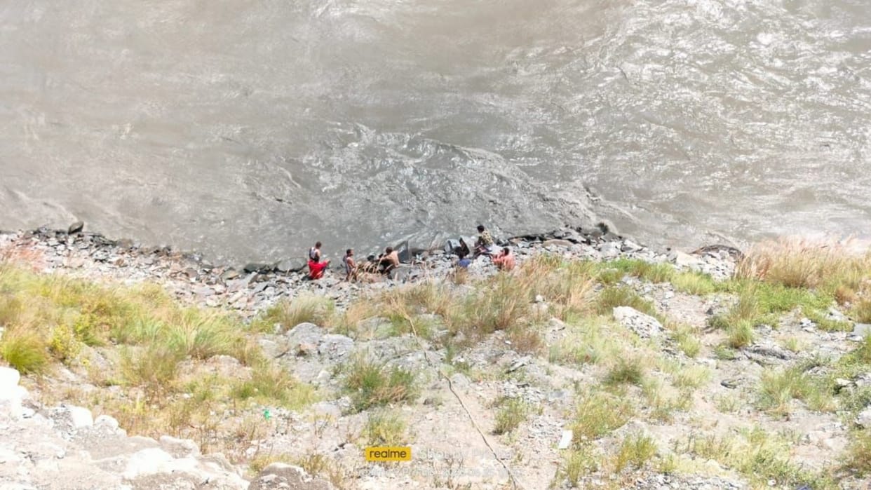 Chamba News: Car Fall Into Chamba Chamera Dam police started rescue