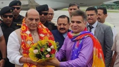 Rajnath Singh in Jammu: Defense Minister Rajnath Singh reached Jammu warmly welcomed by BJP leaders