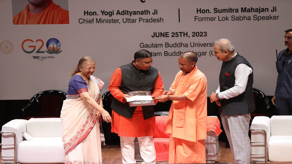 Greater Noida CM Yogi honored Ramesh Shinde with Cultural Warrior Award 2023