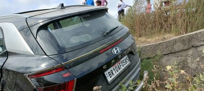 Bihar: Road accident in Saharsa, the car overturned in the pit, all three people died