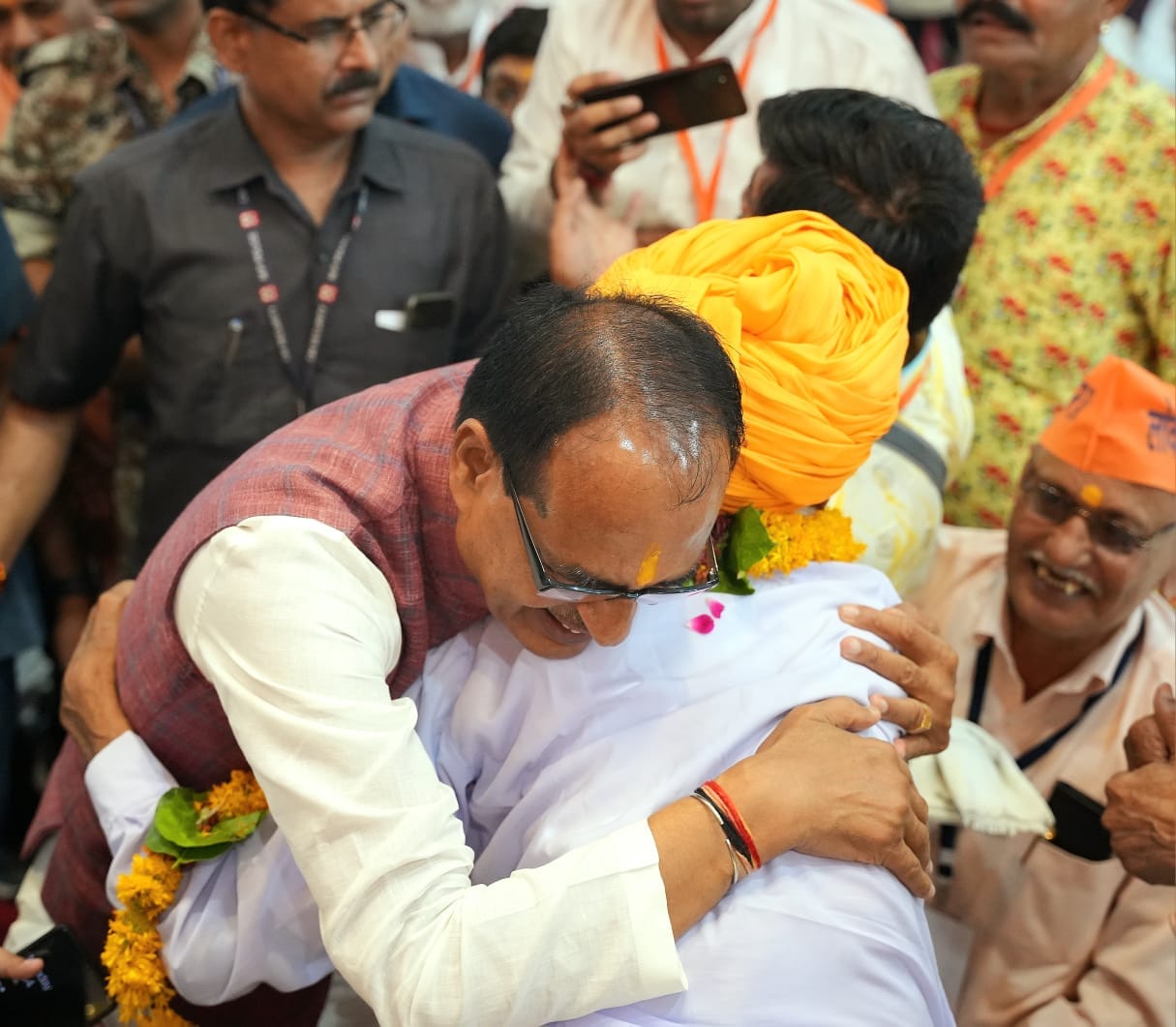 MP News: CM Shivraj announced that democracy fighters will be able to stay in MP Bhawan in Delhi, pension will