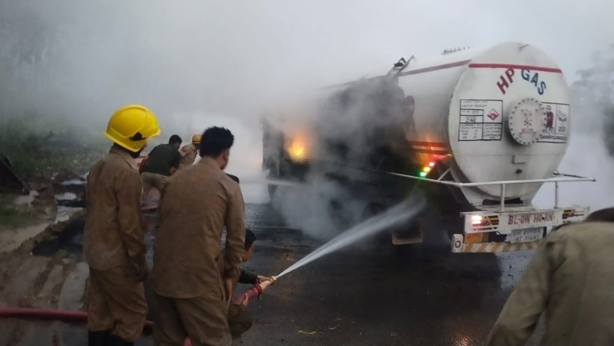 Jammu Kashmir: fire broke out in gas tanker in samba being filled with Cattles