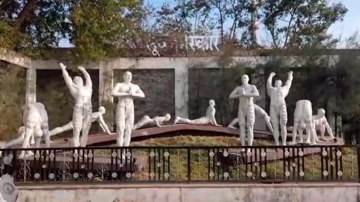 MP News: Cracks in Surya Namaskar idols made of lakhs in Satna after Ujjain, questions raised on quality