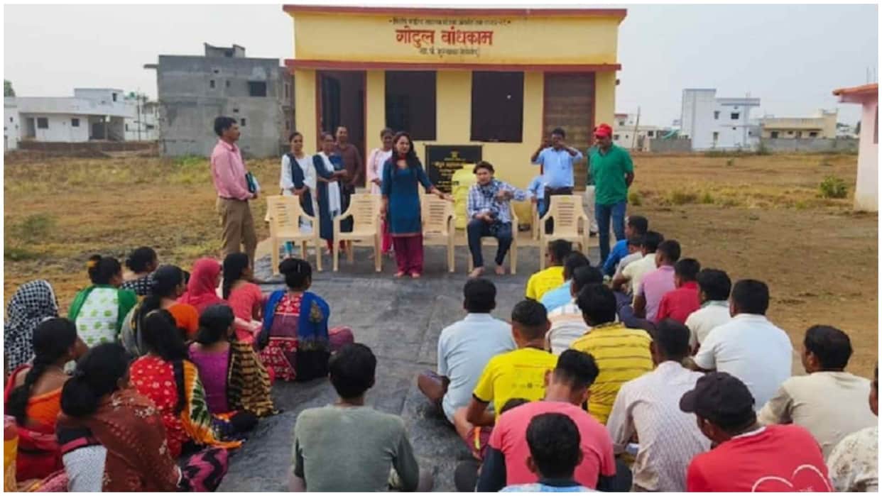 Naxals will play role in movie Based menstrual taboo kurma ghar Trupti Bhoir arranged audition in Gadchiroli