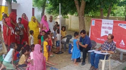 Hathras News: अमर उजाला फाउंडेशन ने लगाया स्वास्थय शिविर, 176 बच्चों के स्वास्थय की हुई जांच Amar Ujala Foundation organized health camp