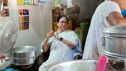 Bengal Panchayat Election: चुनाव क्या-क्या न करा दे...कभी मोमो तो कभी चाय, सीएम ममता का नया प्रचार स्टंट West Bengal Panchayat Election cm Mamata Banerjee new campaign stunt