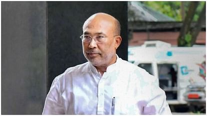 Manipur violence: राज्य सरकार का फैसला, सरकारी कर्मचारियों पर लागू होगा ‘काम नहीं, वेतन नहीं’ नियम Manipur violence: Manipur govt to invoke 'No work no pay' rule for employees not attending office