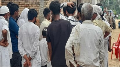 शादीशुदा महिला के इश्क में गंवाई जान: रात में तीन बच्चों की मां से मिलने पहुंचा प्रेमी, अचानक आ गए परिजन और Lover beaten to death by relatives who entered house in Moradabad