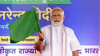 Pm Modi Bhopal Visit Live:पीएम ने वंदे भारत एक्सप्रेस को दिखाई हरी झंडी,  मध्य प्रदेश को मिली दो नई ट्रेनें - Pm Narendra Modi Bhopal Visit Live To  Flag Off Vande Bharat