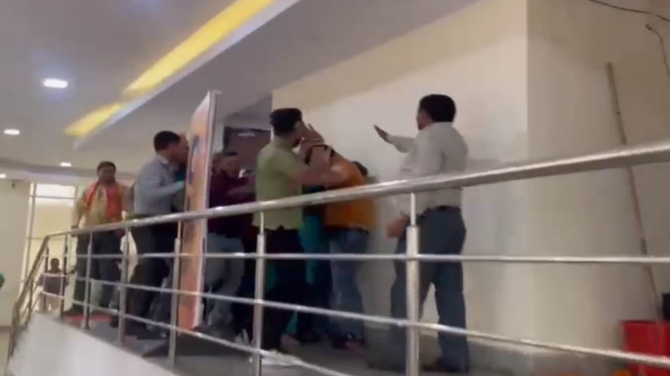 Dehradun News Bjp Workers fight after Mera booth sabse Majboot programme in front of CM dhami