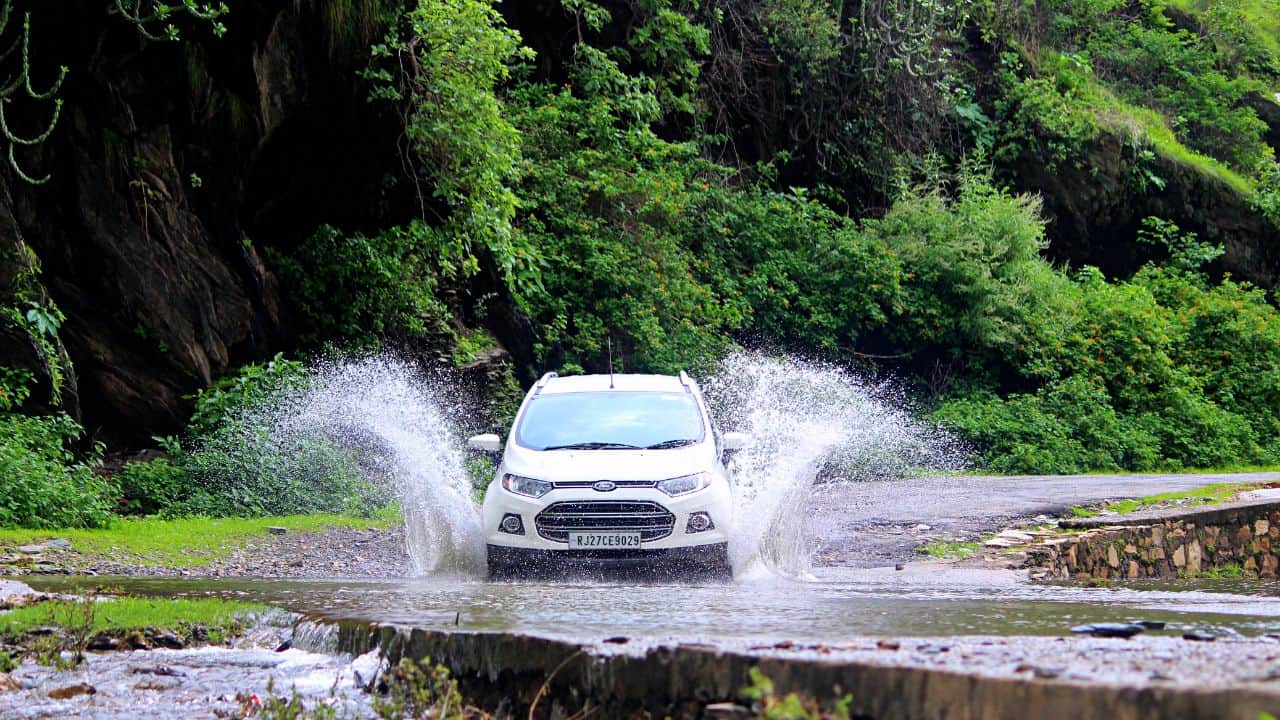 How many types of car tyres are there, know which type tyre is good for your car, know details