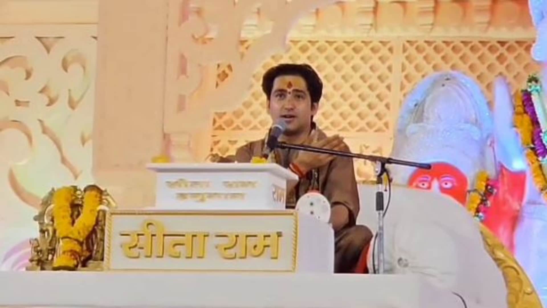 Bageshwar Dham: Dhirendra Shastri's Divya Darbar in Rajgarh, many women were seen screaming