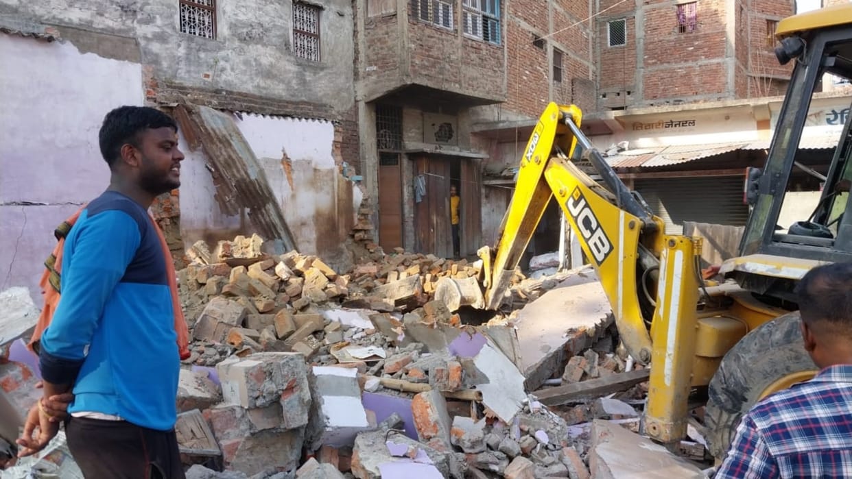 Patna HC imposed fine of Rs 50,000 on Siwan district administration for contempt, new DM removes encroachment