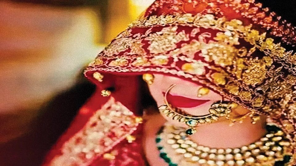 Police arrived in Sambhal on the information of the minor girl's bride