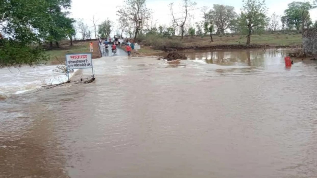 MP Madhya Pradesh Weather Today: situation due to flood in Damoh and three died due to lightning in Shahdol
