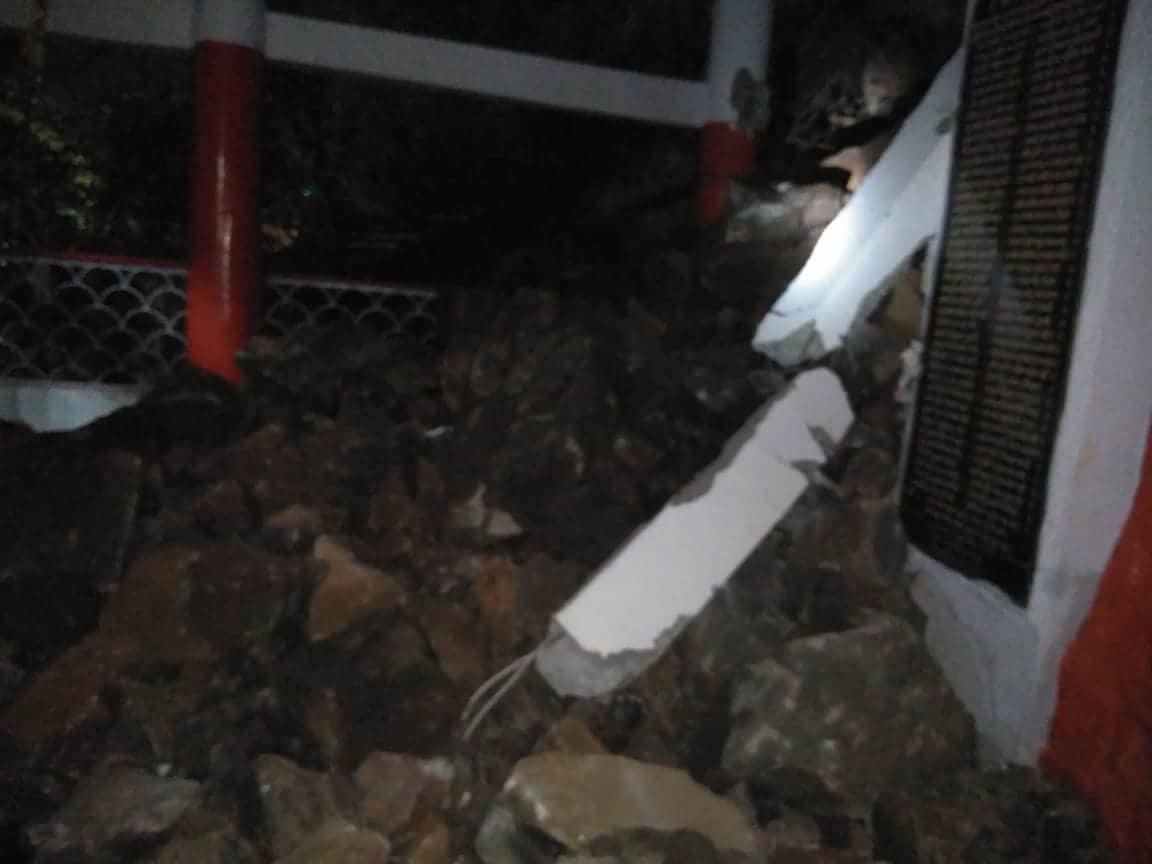 MP News: Rocks slipped on Dewas Mata Tekri, pillar of Hanuman temple also broken due to stone fall