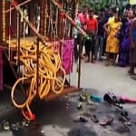हाईटेंशन तार की चपेट में आया रथ