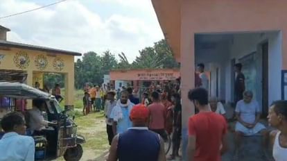 Bihar: Youth consumed poison in Begusarai, Poison found near dead body in school campus.Bihar news