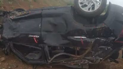 MP News: रीवा में सड़क हादसे में चार की मौत-दो गंभीर घायल, उप्र से क्योटी जलप्रपात घूमने आए थे MP News: Four died and two seriously injured in a road accident in Rewa, had come from UP to visit Kyoti Falls