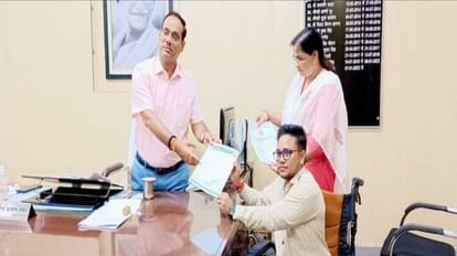 Sarita changed gender Martyr Roshan Singh great granddaughter Sarita new identity Sharad Singh IN shahjahanpur