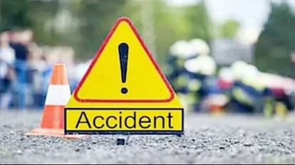 Ujjain: Pickup vehicle fell from the big bridge while saving the cow, driver died
