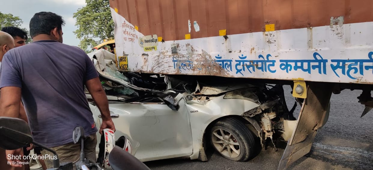 Meerut: A speeding car rammed into a canter in Sardhana, one killed, one injured