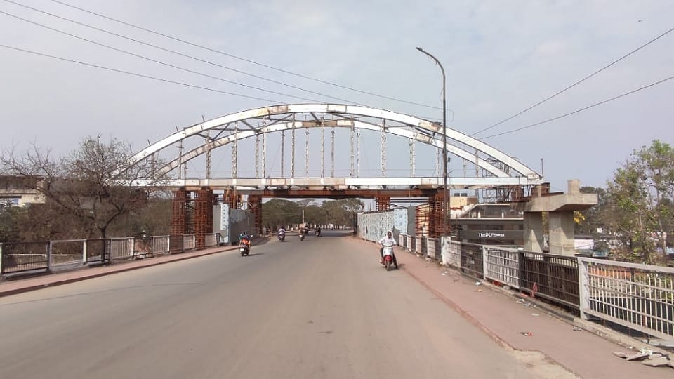 Chhattisgarh's first cross fly over bridge is ready in Durg