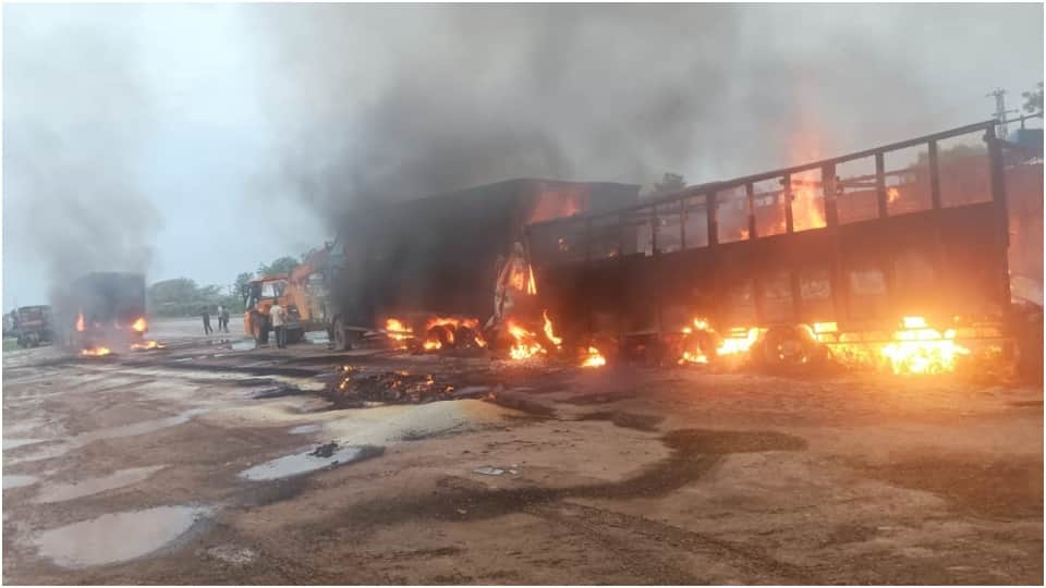 Fierce fire in 3 trucks on Jaipur-Ajmer highway more than 12 cattle including two people burnt alive