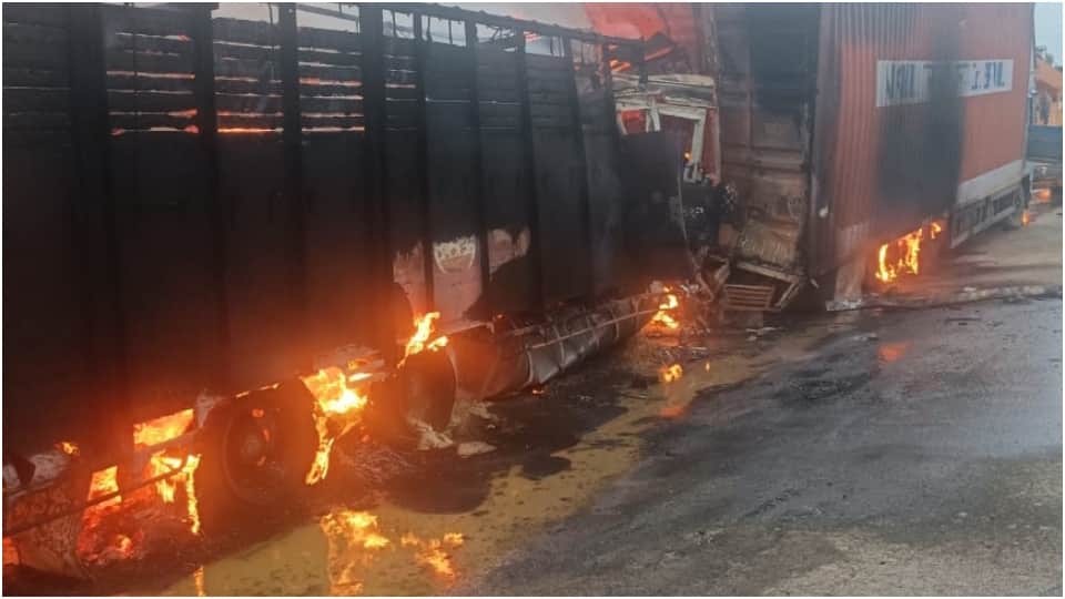 Fierce fire in 3 trucks on Jaipur-Ajmer highway more than 12 cattle including two people burnt alive
