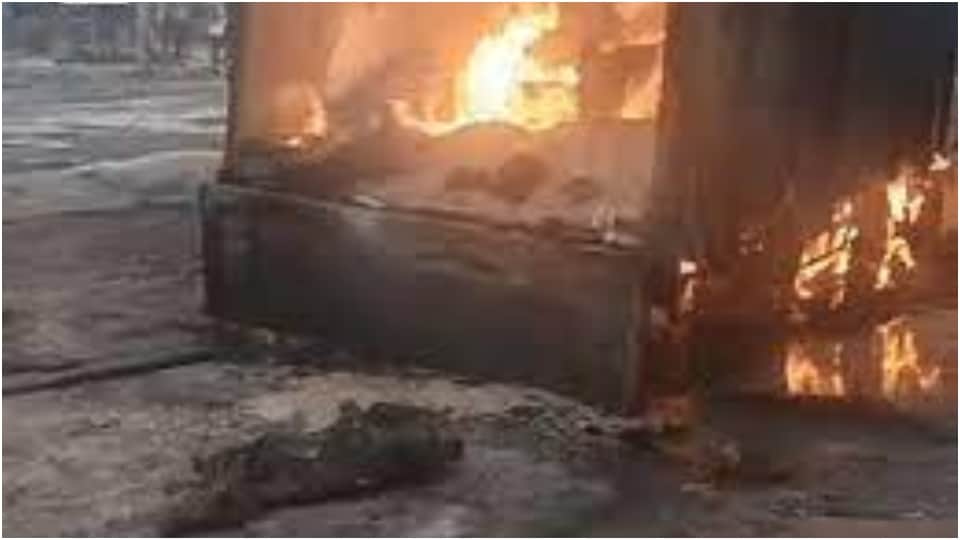 Fierce fire in 3 trucks on Jaipur-Ajmer highway more than 12 cattle including two people burnt alive